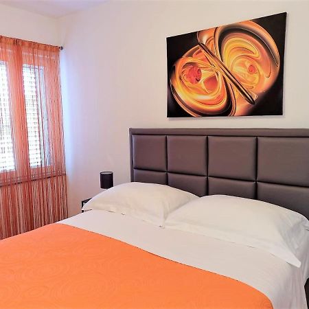 Villa Pino With Pool, Sauna & Jacuzzi Петркане Екстериор снимка