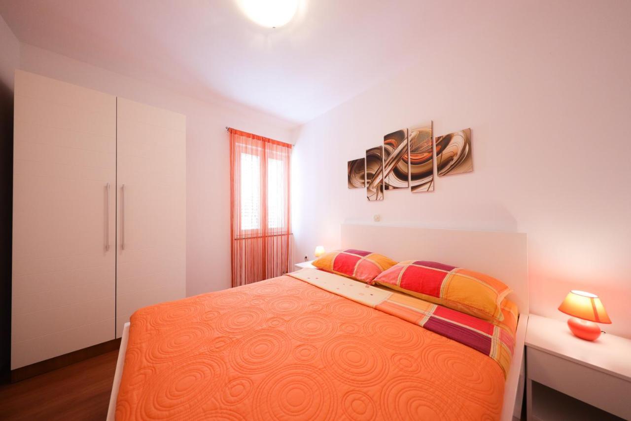 Villa Pino With Pool, Sauna & Jacuzzi Петркане Екстериор снимка