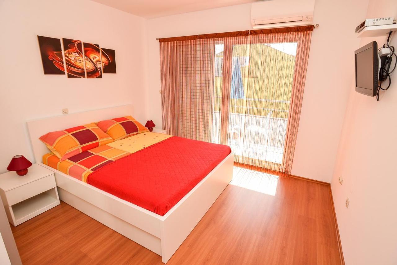 Villa Pino With Pool, Sauna & Jacuzzi Петркане Екстериор снимка
