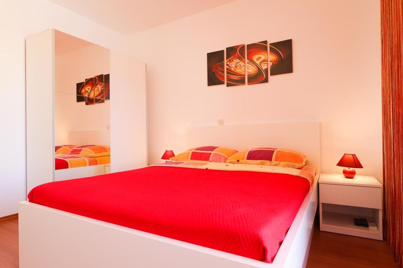 Villa Pino With Pool, Sauna & Jacuzzi Петркане Екстериор снимка
