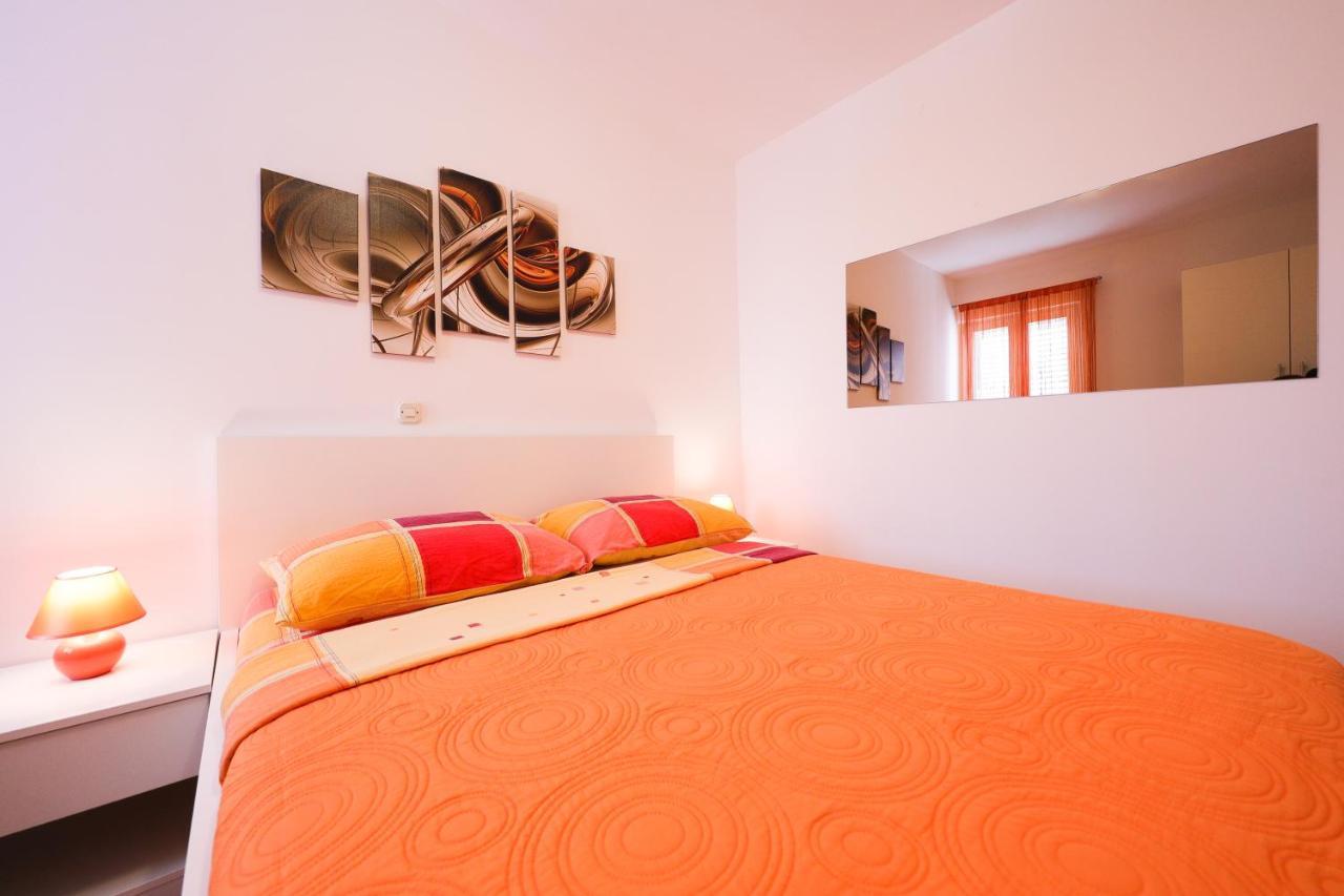 Villa Pino With Pool, Sauna & Jacuzzi Петркане Екстериор снимка