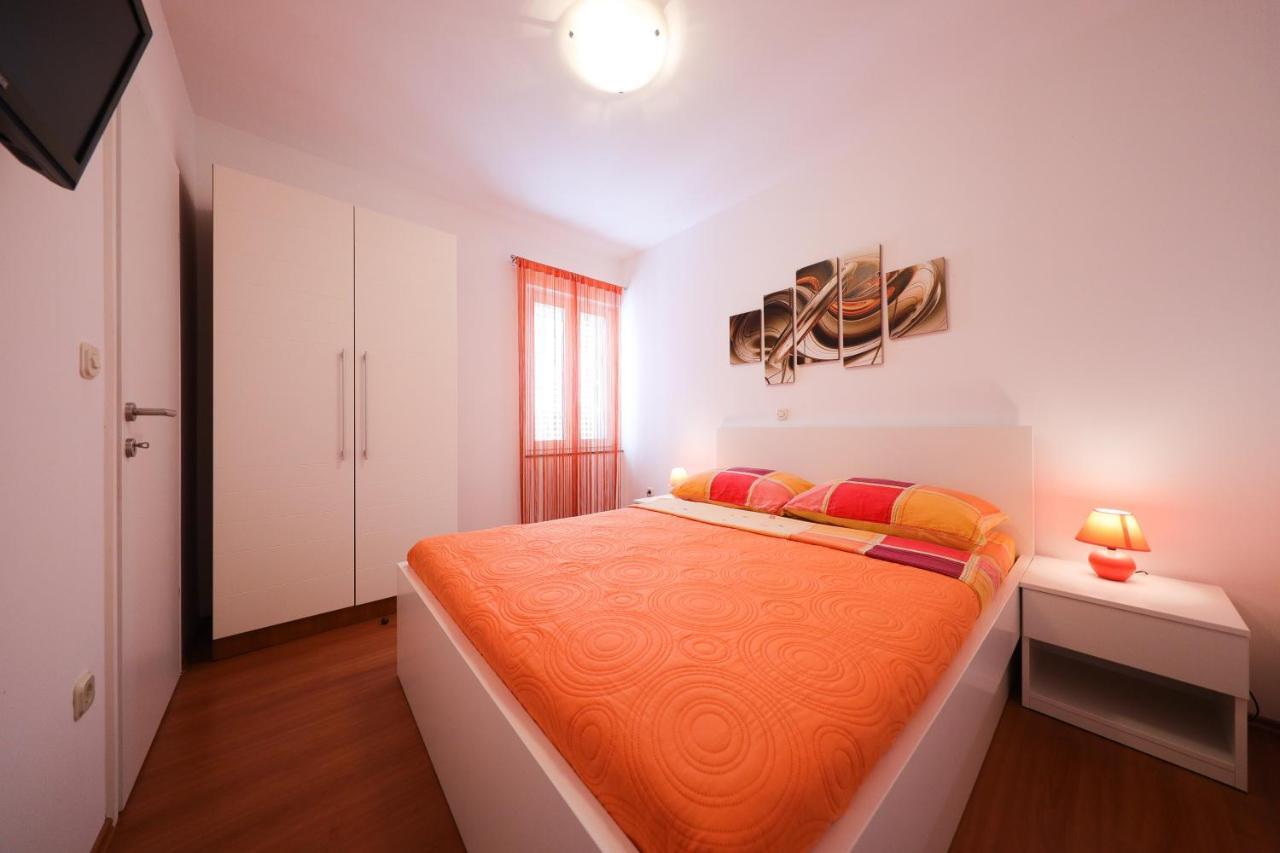 Villa Pino With Pool, Sauna & Jacuzzi Петркане Екстериор снимка