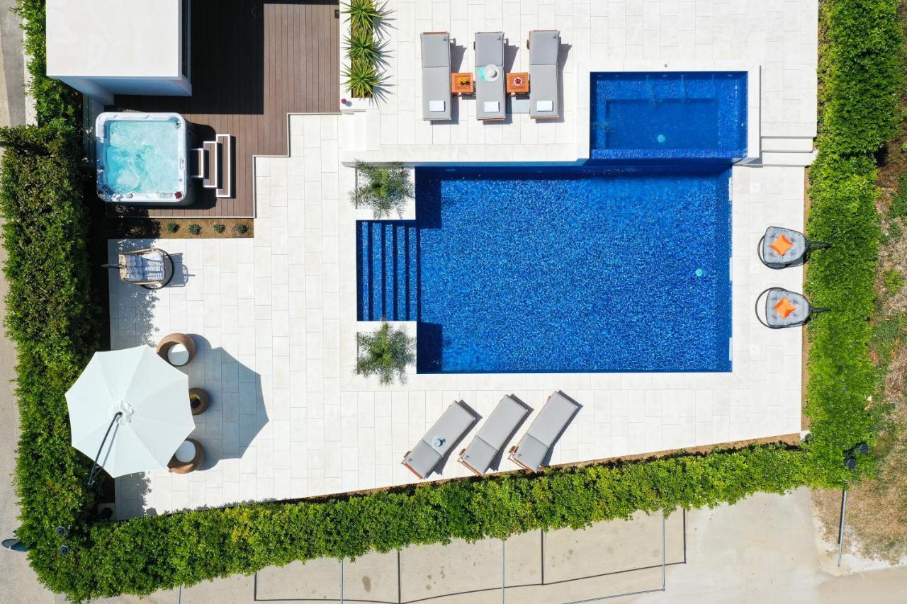Villa Pino With Pool, Sauna & Jacuzzi Петркане Екстериор снимка