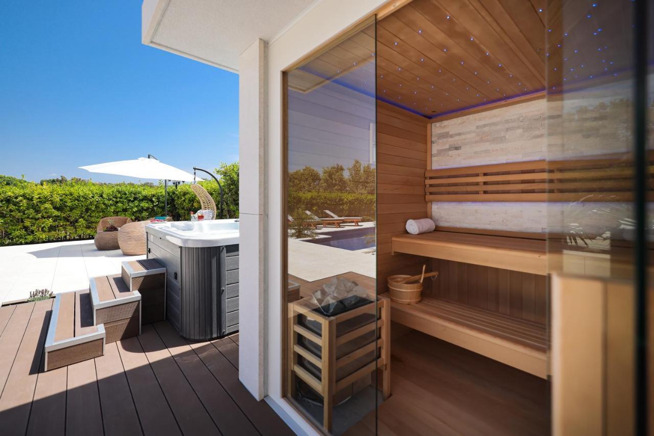 Villa Pino With Pool, Sauna & Jacuzzi Петркане Екстериор снимка