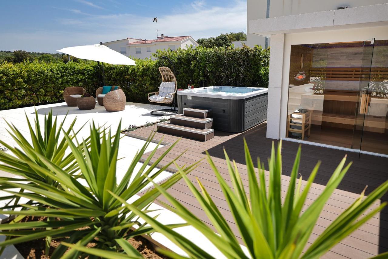 Villa Pino With Pool, Sauna & Jacuzzi Петркане Екстериор снимка