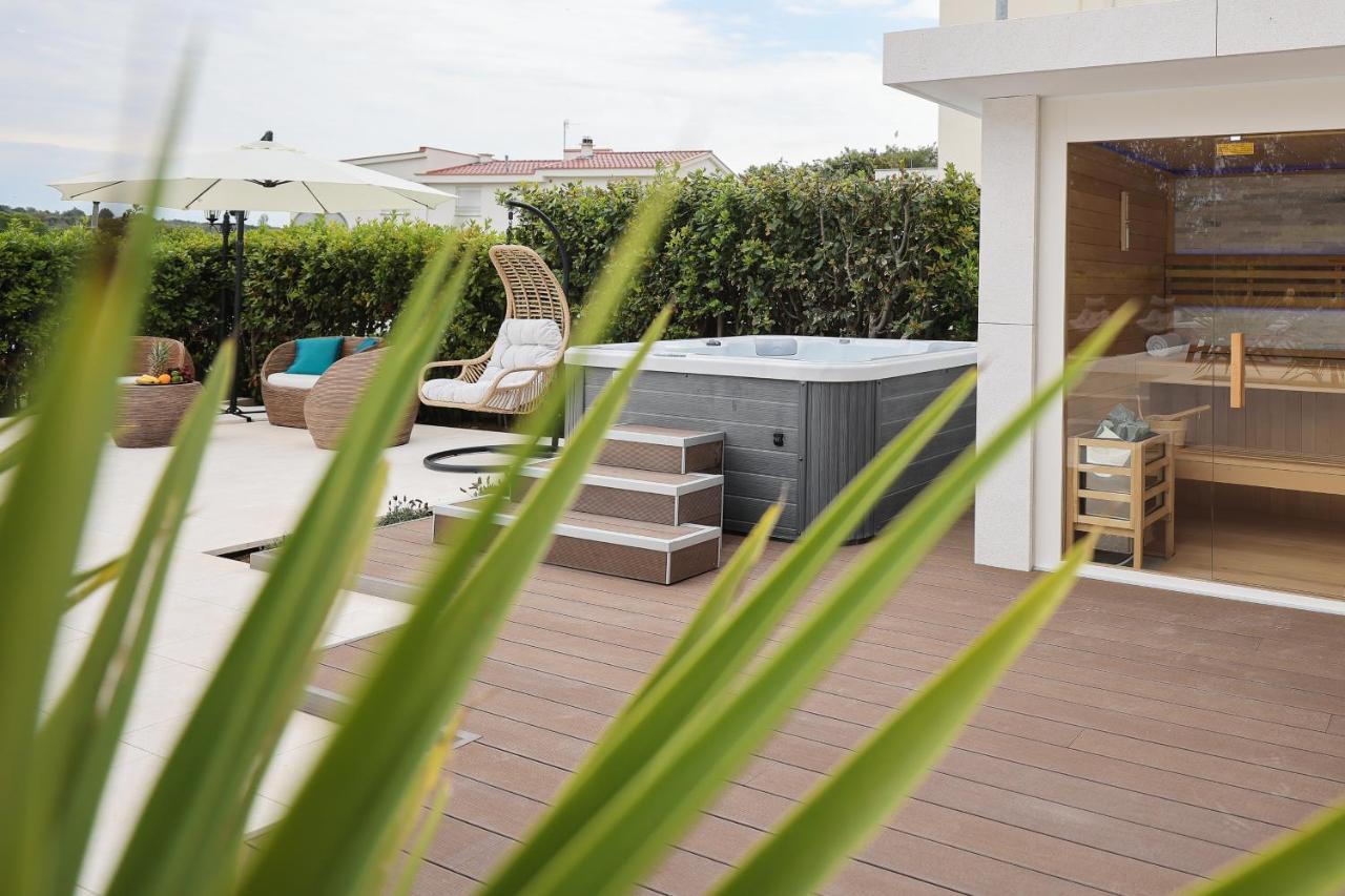 Villa Pino With Pool, Sauna & Jacuzzi Петркане Екстериор снимка
