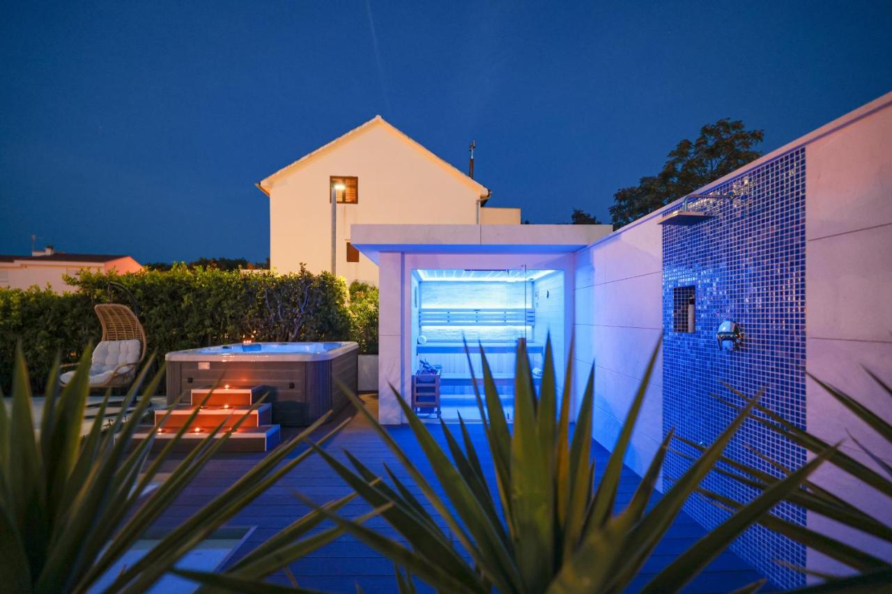 Villa Pino With Pool, Sauna & Jacuzzi Петркане Екстериор снимка