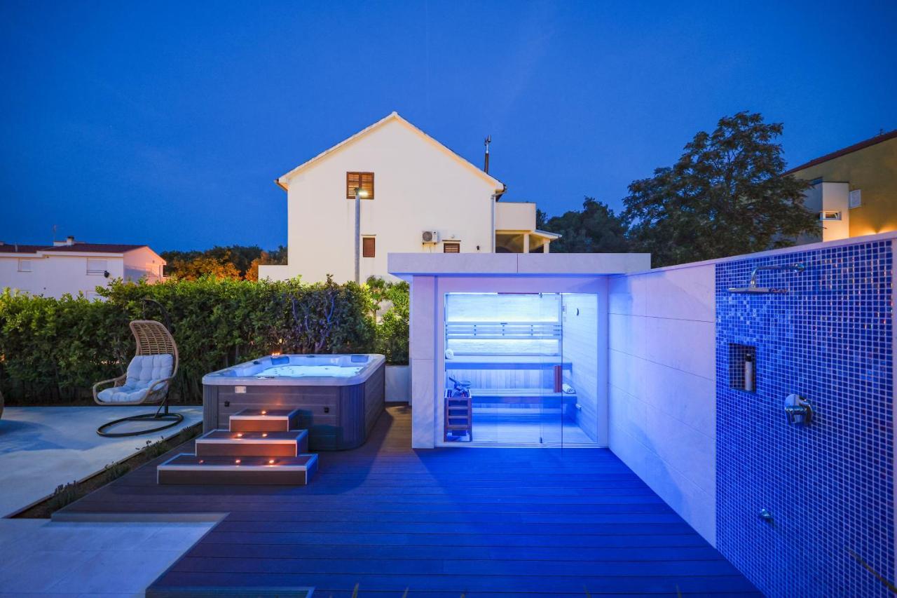 Villa Pino With Pool, Sauna & Jacuzzi Петркане Екстериор снимка