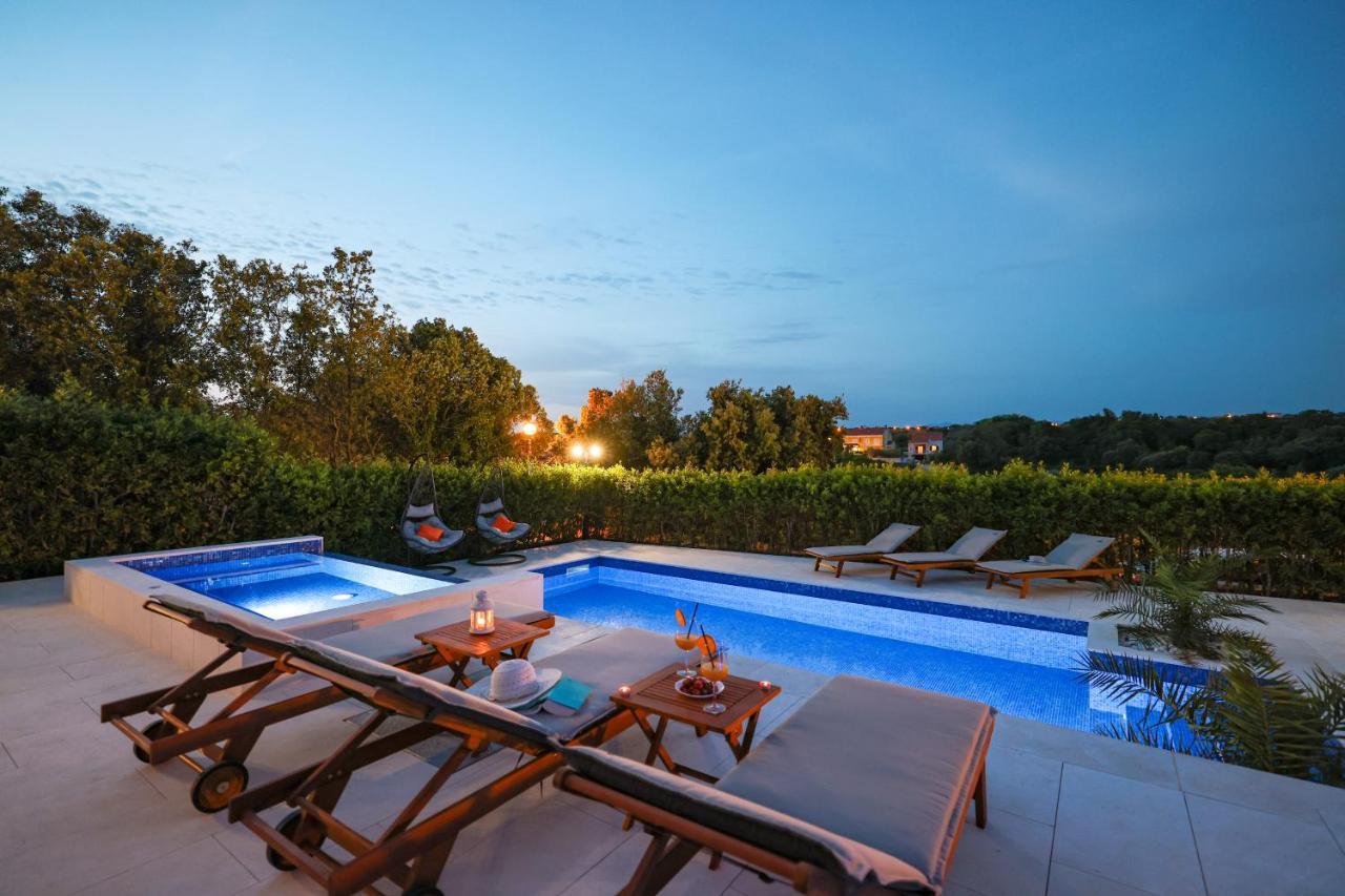 Villa Pino With Pool, Sauna & Jacuzzi Петркане Екстериор снимка