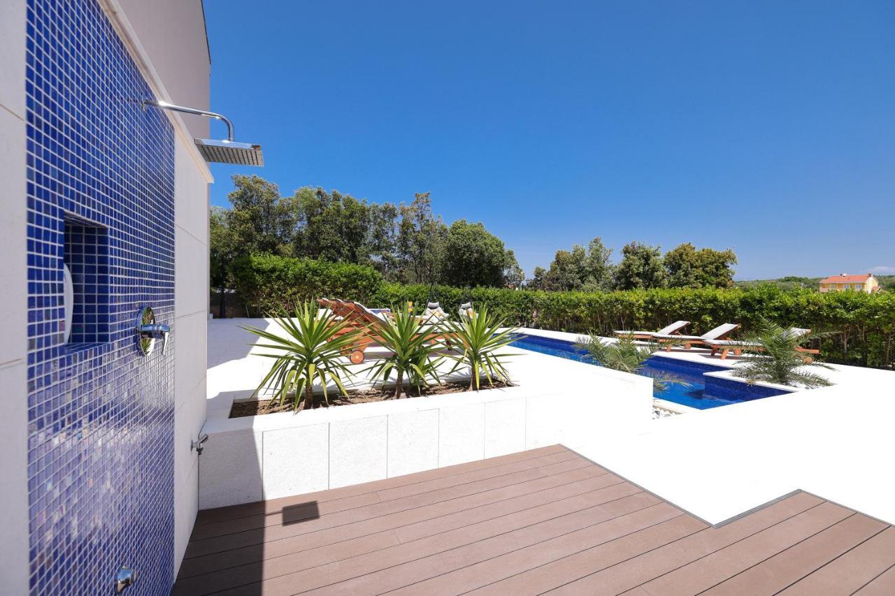 Villa Pino With Pool, Sauna & Jacuzzi Петркане Екстериор снимка