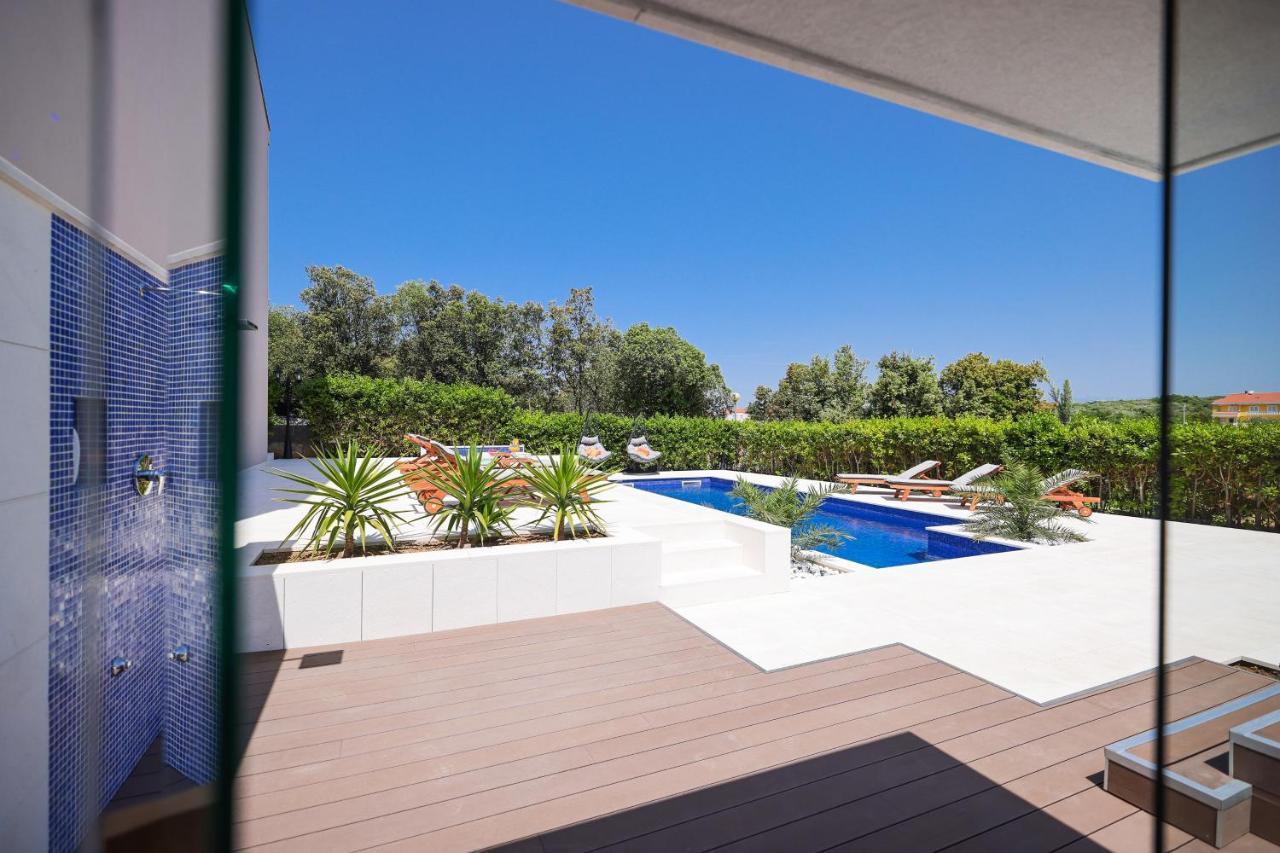 Villa Pino With Pool, Sauna & Jacuzzi Петркане Екстериор снимка