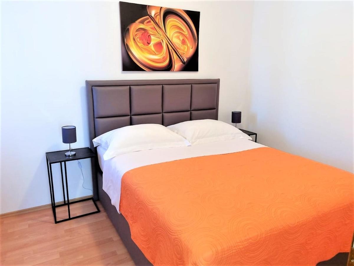 Villa Pino With Pool, Sauna & Jacuzzi Петркане Екстериор снимка