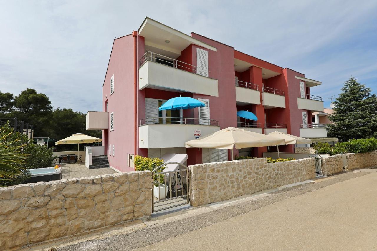 Villa Pino With Pool, Sauna & Jacuzzi Петркане Екстериор снимка